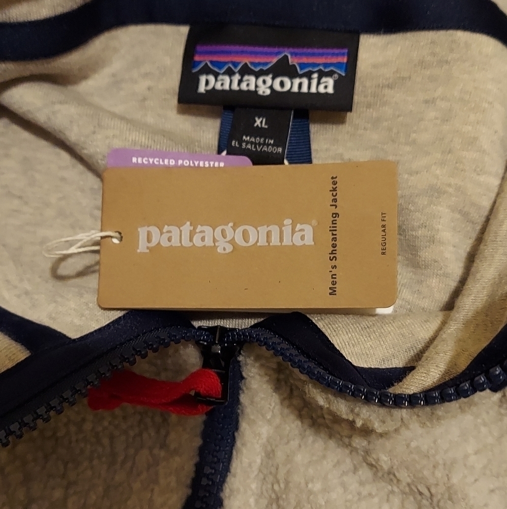 Patagonia Beige Sherpa Fleece Jacket with Navy Trim and Red Zipper Pull - Picture 4 of 6